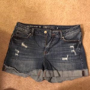 Size 8 Jennifer Lopez Mid Rise Short